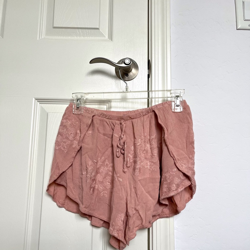 KENDALL AND KYLIE FLOWY PINK SHORTS